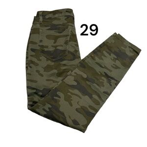 TINSEL Camo Pants Size 29 Waist Stretchy 5 Pocket Design